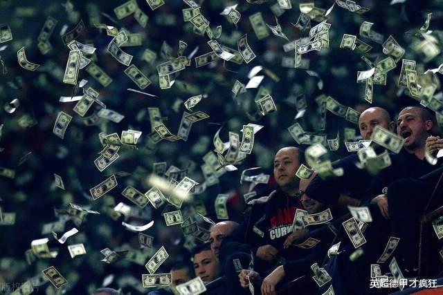曼联球迷恢复抗议格雷泽家族活动，米兰扔钱多多的方式值得仿效！(11)