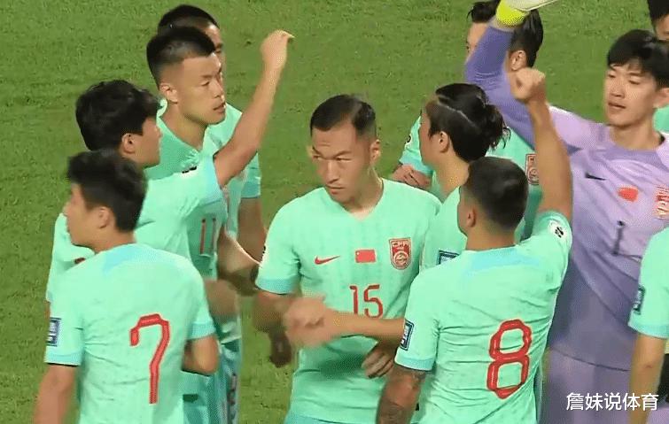 中国男足2-1爆冷泰国！扬科维奇赛后揪三大水货，赶紧离队别犹豫(2)