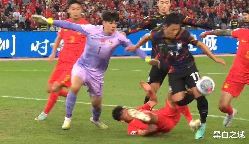 日本球迷评中国男足：十年没进步，踢球又慢又笨，永远赢不了韩国(1)