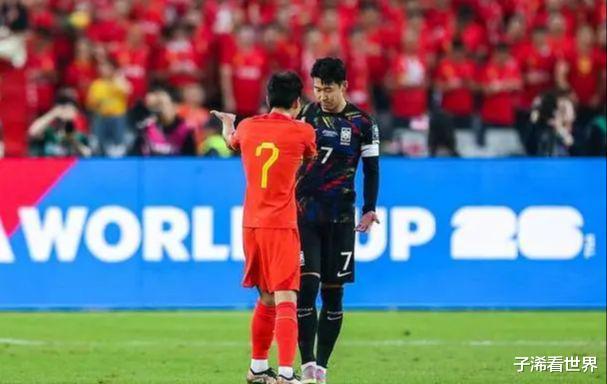突发！上海媒体曝出争议猛料：国足再度陷入争议，球迷批评声一片(3)
