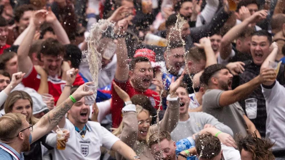英格兰球迷面临酒水禁令：欧洲杯首场比赛或无法畅饮，违反就驱逐
