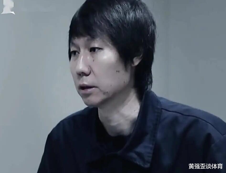足坛反腐纪录片晒出，李铁成为过街老鼠人人喊打，他是中国足球罪人吗？