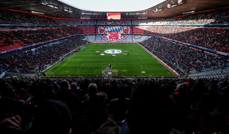 图片报：拜仁在主场为贝肯鲍尔办追悼会，3万名球迷&众多名宿参加(1)