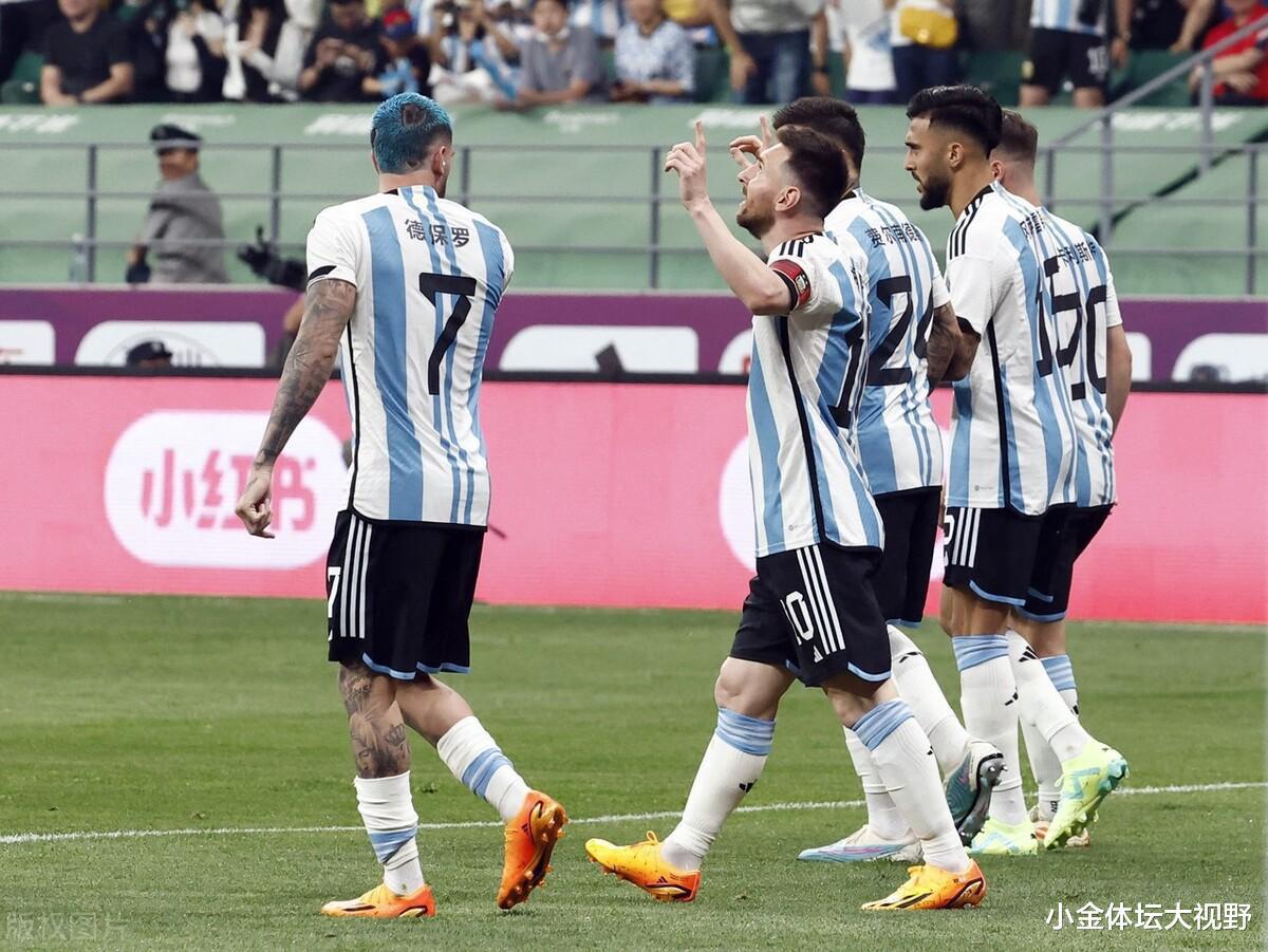 阿根廷中国行取消！梅西付出代价，触怒主管部门，球迷反击赢了