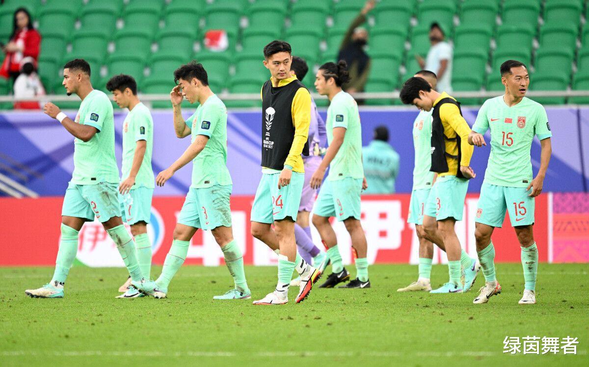 亚洲杯溃败后，国足再遭打击，彻底沦为亚洲三流，进世界杯没戏了(2)