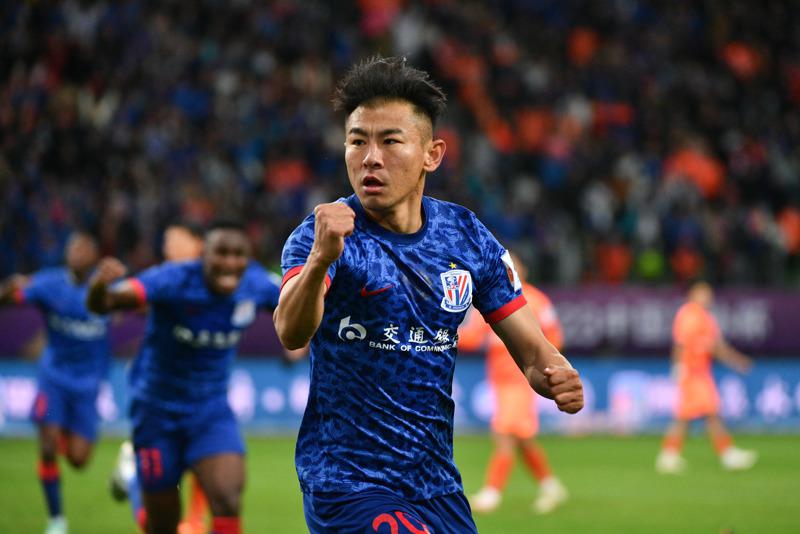 2024中国足协杯在沪抽签，王燊超：期待尽快举起第一座足协杯冠军奖杯！(2)
