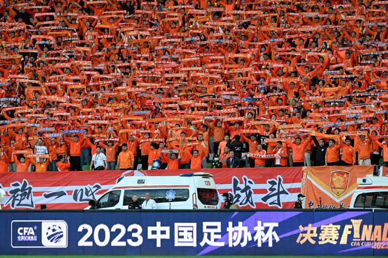 2024中国足协杯在沪抽签，王燊超：期待尽快举起第一座足协杯冠军奖杯！(5)