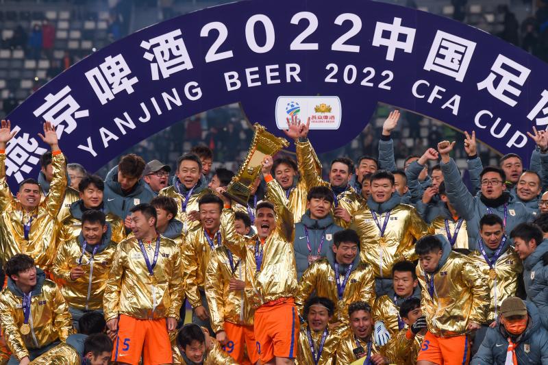 2024中国足协杯在沪抽签，王燊超：期待尽快举起第一座足协杯冠军奖杯！(7)
