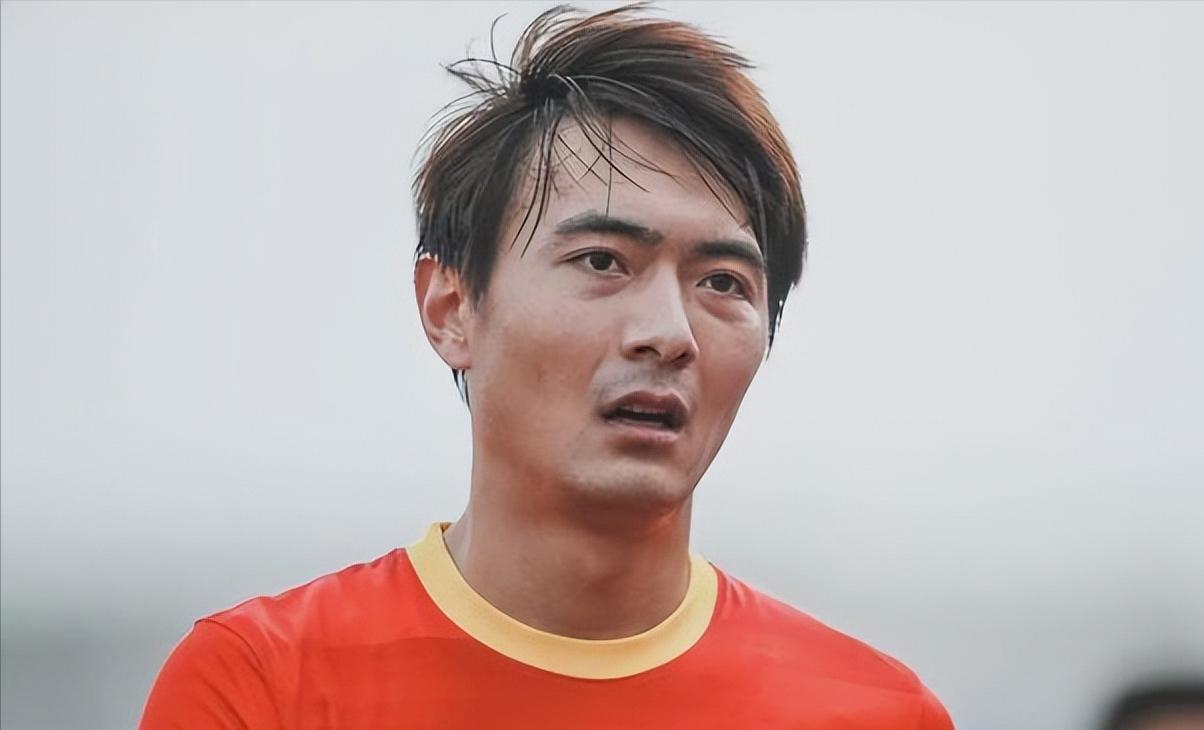 青岛红狮队拿下上海申花00后锋霸 巅峰时曾入选国足亚运队(4)
