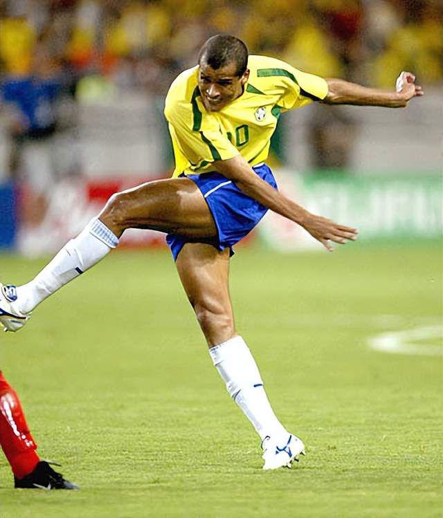 巴西足球史上十位最伟大的巨星，贝利第一，罗纳尔多能排第二吗(10)