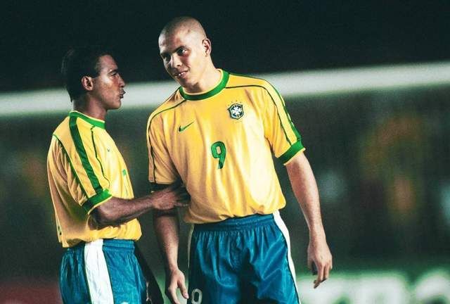 巴西足球史上十位最伟大的巨星，贝利第一，罗纳尔多能排第二吗(29)