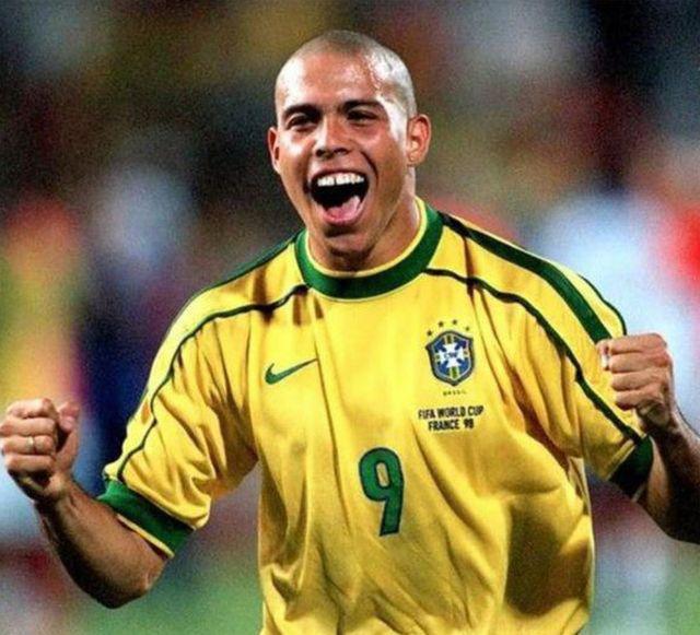 巴西足球史上十位最伟大的巨星，贝利第一，罗纳尔多能排第二吗(60)