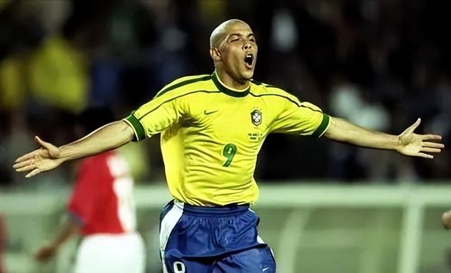 巴西足球史上十位最伟大的巨星，贝利第一，罗纳尔多能排第二吗(62)