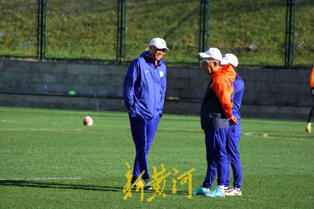 泰山队进行赛前最后一练，贾德松正常参训，李源一缺席(2)