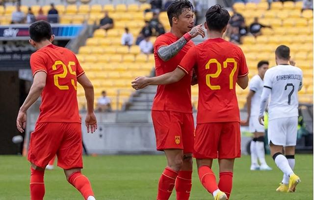 闹大了！韩媒评价中国足球属于亚洲三流，进不了前十，评论区笑死(1)