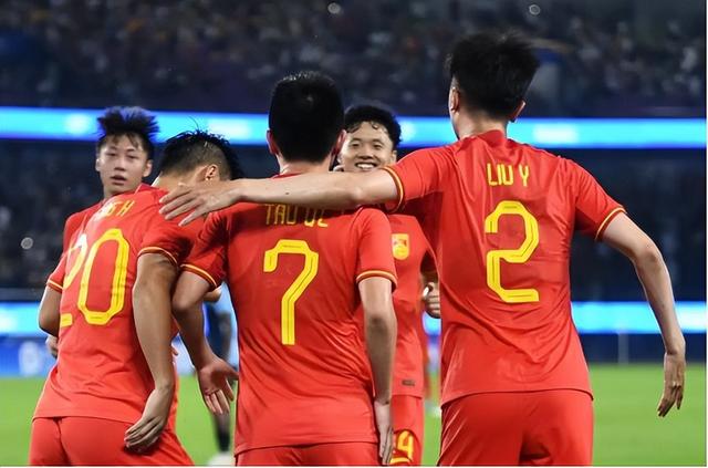 闹大了！韩媒评价中国足球属于亚洲三流，进不了前十，评论区笑死(2)