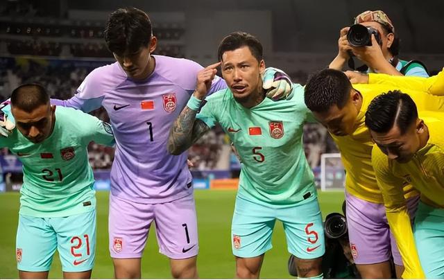 闹大了！韩媒评价中国足球属于亚洲三流，进不了前十，评论区笑死(4)