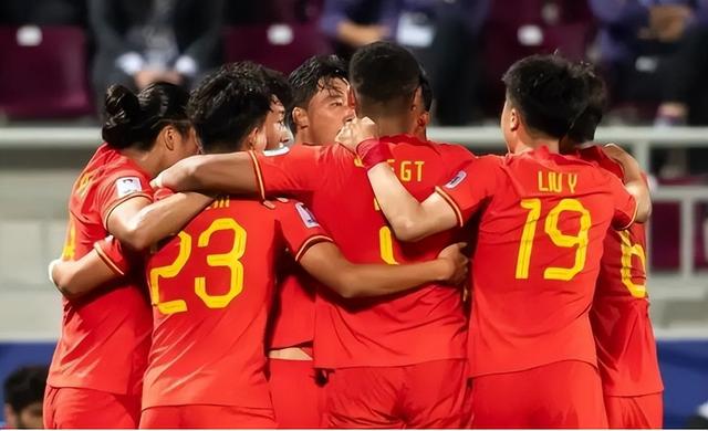 闹大了！韩媒评价中国足球属于亚洲三流，进不了前十，评论区笑死(5)