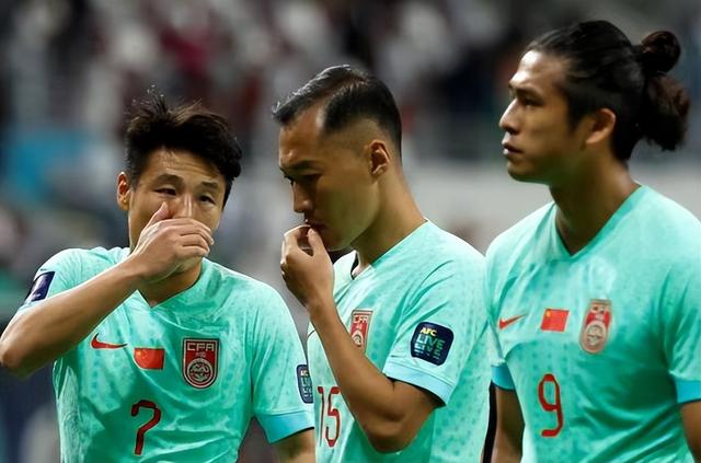 闹大了！韩媒评价中国足球属于亚洲三流，进不了前十，评论区笑死(6)