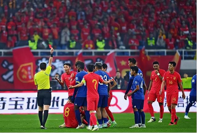 闹大了！韩媒评价中国足球属于亚洲三流，进不了前十，评论区笑死(10)