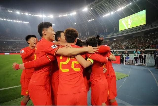 闹大了！韩媒评价中国足球属于亚洲三流，进不了前十，评论区笑死(12)