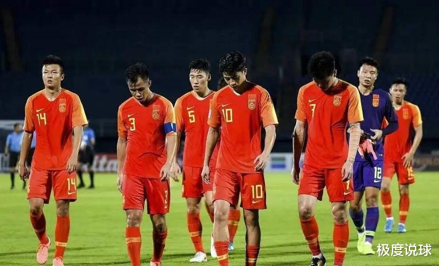 U23亚洲杯中国男足0-1日本，黄健翔一针见血，点名1人赶紧换掉(1)