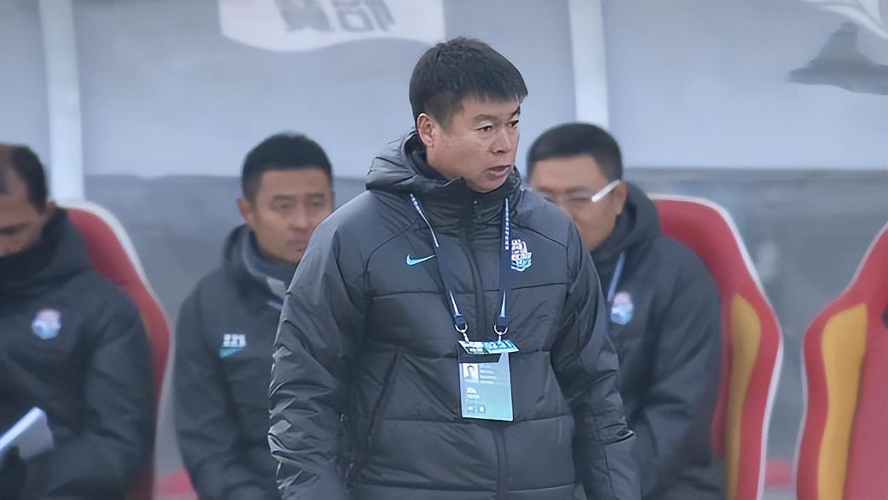 李铁倒塌后 日韩世界杯现役教练 最高光无疑是于根伟了(3)