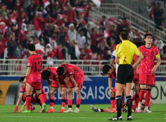 亚洲杯乱了：韩国+卡塔尔出局！鱼腩首次参赛就进4强，让国足羞愧(6)